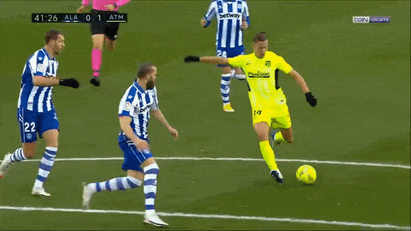 Alaves - Atletico Madrid 1-2: Llorente lập công, Felipe phản lưới nhà, Suarez kịp tỏa sáng, HLV Simeone đòi lại ngôi đầu từ Zidane
