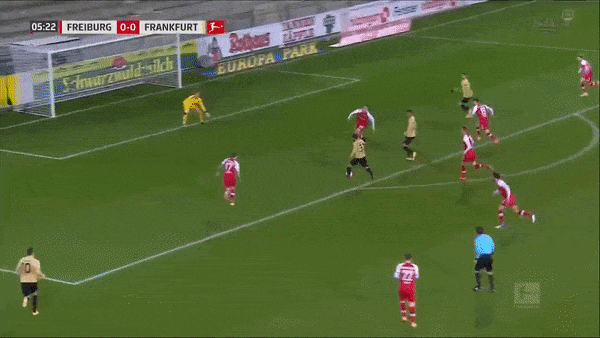 Freiburg - E.Frankfurt 2-2: Younes khai bàn, Sallai, Nils Petersen tỏa sáng nhưng Schlotterbeck lại phản lưới nhà