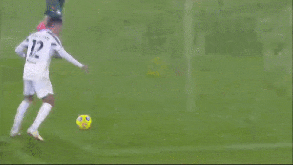 Juventus - Crotone 3-0: Ronaldo chói sáng cú đúp, McKennie góp công chiến thắng, HLV Pirlo bám đuổi AC Milan