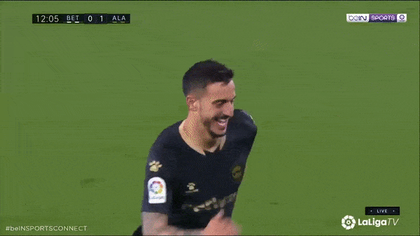 Real Betis - Alaves 3-2: Joselu, Edgar Mendez dẫn trước nhưng Borja Iglesias lập cú đúp, Joaquin ngược dòng chiến thắng