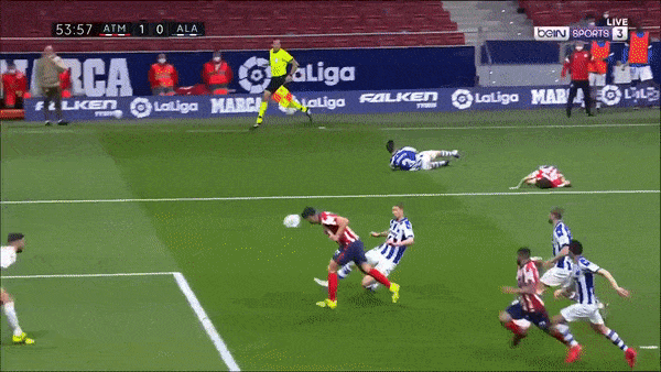 Atletico Madrid - Alaves 1-0: Kieran Trippier kiến tạo, Luis Suarez đánh đầu đẹp mắt, HLV Simeone vượt xa Barca, vững ngôi đầu La Liga