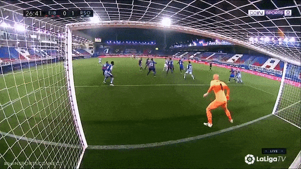 Eibar - Real Sociedad 0-1: Robin Le Normand kiến tạo, Alexander Isak nhẹ nhàng đệm bóng cận thành hạ Dmitrovic lấy gọn 3 điểm