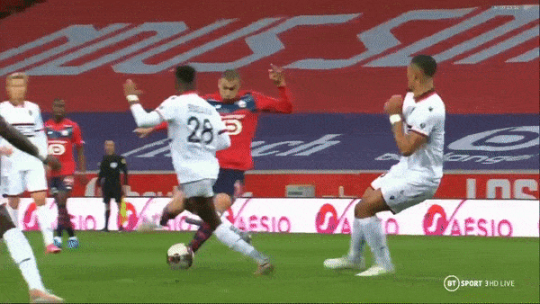 Lille - Nice 2-0: Burak Yılmaz mở bàn, Mehmet Zeki Celik ấn định chiến thắng, Jordan Lotomba phải nhận thẻ đỏ rời sân