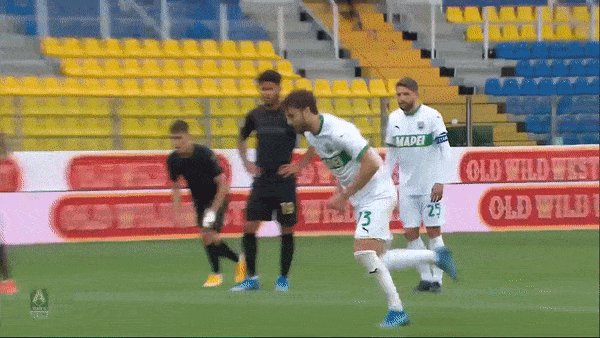 Parma - Sassuolo 1-3: Manuel Locatelli mở bàn chấm penalty, Bruno Alves gỡ hòa, Gregoire Defrel, Jeremie Boga chốt hạ 3 điểm