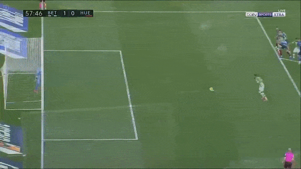 Real Betis - Huesca 1-0: Borja Iglesias ghi bàn duy nhất từ chấm penalty, Dani Escriche nhận thẻ đỏ phút bù giờ