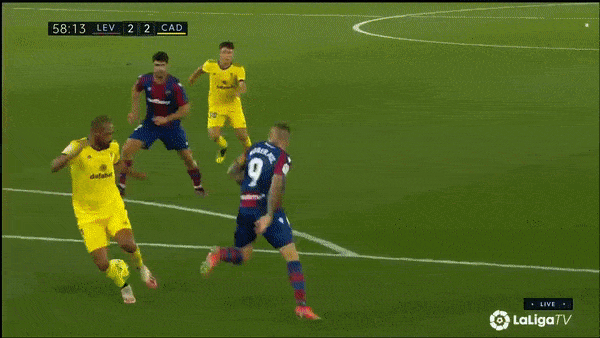 Levante - Cadiz 2-2: Bất phân thắng bại, Roger Marti mở bàn, Alvaro Negredo gỡ hòa, Carlos Akapo lập công, Gonzalo Melero chia điểm