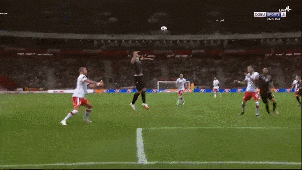 Ba Lan vs Albania 4-1: Ngôi sao Lewandowski đánh đầu khai màn, Buksa, Krychowiak, Linetty chẳng chịu kém tài ghi bàn