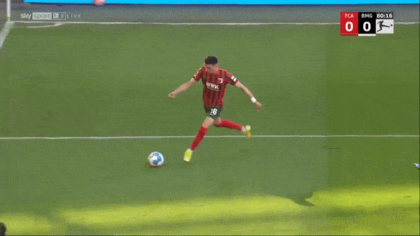 Augsburg vs M'gladbach 1-0: Ruben Vargas căng ngang, Florian Niederlechner nhẹ nhàng đệm lòng ghi bàn duy nhất 