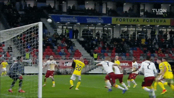 Romania vs Armenia 1-0: Razvan Marin kiến tạo từ phạt góc, Alexandru Mitrita đánh đầu ấn tượng, Romania tạm xếp nhì bảng J