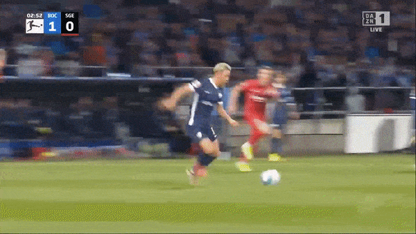 Bochum vs Eintracht Frankfurt 2-0: Asano Takuma kiến tạo, Danny Blum sớm mở bàn, Sebastian Polter kịp ấn định chiến thắng phút bù giờ