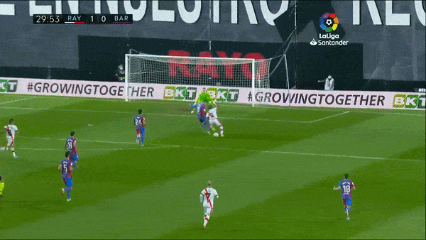 Rayo Vallecano vs Barcelona 1-0: Oscar Trejo kiến tạo, Radamel Falcao ghi bàn duy nhất hạ gục khổng lồ Barca