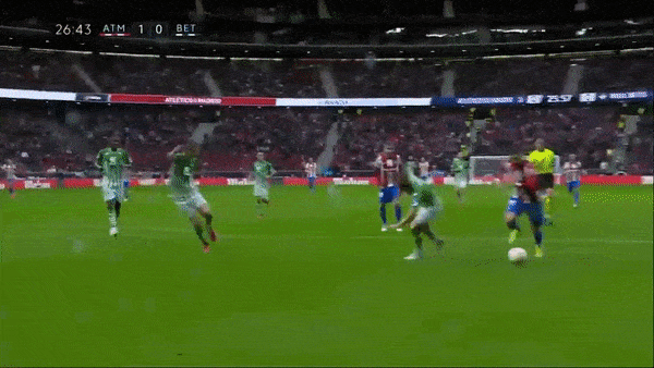 Atletico Madrid vs Real Betis 3-0: Carrasco mở bàn đẹp mắt, Pezzella phản lưới nhà, Felix chốt hạ chiến thắng, HLV Simeone quay lại tốp 4 La Liga
