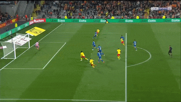 Lens vs Troyes 4-0: Kalimuendo đệm bóng mở bàn, Wesley Said, Jonathan Clauss, Frankowski lần lượt tỏa sáng, Lens bám đuổi ngôi đầu Ligue 1 của PSG