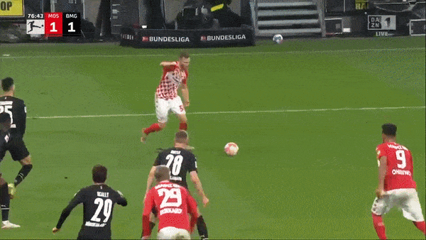 Mainz vs M'gladbach 1-1: Florian Neuhaus mở tỷ số, Silvan Widmer vẽ cầu vồng gỡ hòa siêu phẩm đẹp mắt 