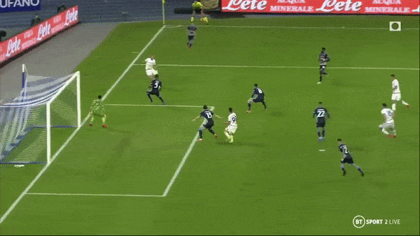 Napoli vs Hellas Verona 1-1: Simeone sớm mở bàn, Di Lorenzo gỡ hòa, Bessa, Kalinic nhận 2 thẻ đỏ cuối trận, Napoli vẫn dẫn đầu Serie A