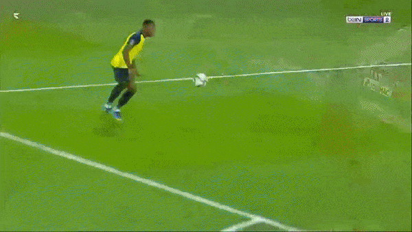 Chile vs Ecuador 0-2: Estupinan sớm tỏa sáng, Caicedo lập công phút bù giờ, Vidal nhận thẻ đỏ khi ''đá kungfu''