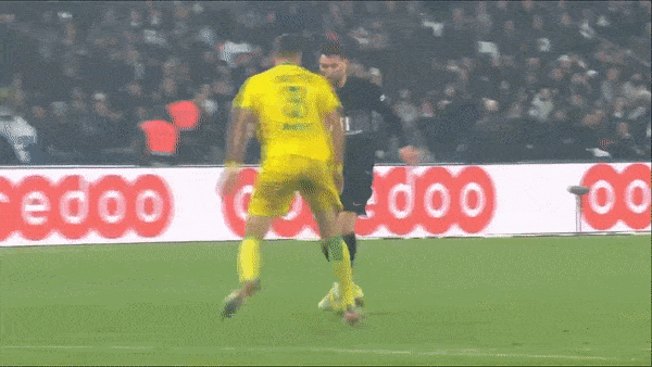 PSG vs Nantes 3-1: Mbappe chỉ mất 2 phút chói sáng, Neymar kém duyên ghi bàn, Appiah phản lưới nhà, Messi bản lĩnh ngôi sao, Keylor Navas nhận thẻ đỏ 