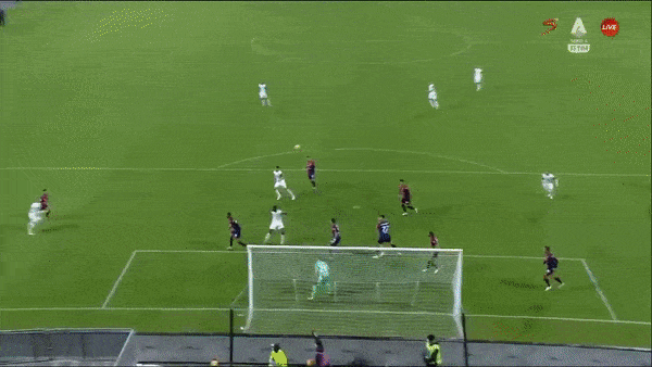 Cagliari vs Salernitana 1-1: Pedro kiến tạo, Pavoletti đệm bóng chớp nhoáng, Zortea bấm bóng, Bonazzoli sút bồi kịp chia điểm