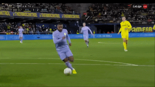 Villarreal vs Barcelona 1-3: De Jong mở bàn, Chukwueze gỡ hòa nhưng sao Memphis Depay, Coutinho tỏa sáng phút cuối giành gọn chiến thắng