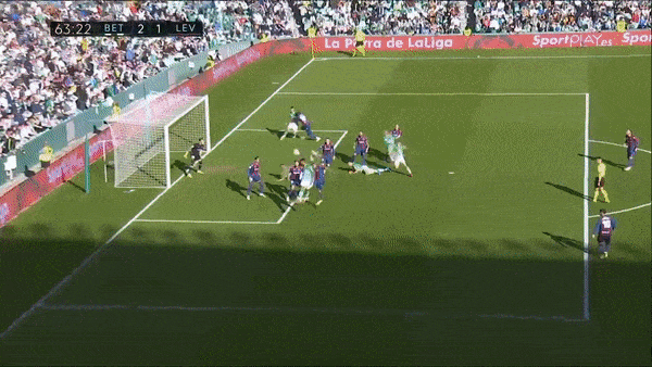 Real Betis vs Levante 3-1: Enis Bardhi kiến tạo, Shkodran Mustafi ghi bàn phút thứ 7, Juanmi chói sáng cú hattrick ngược dòng