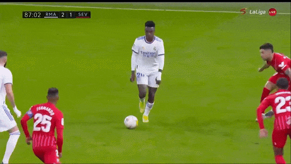 Real Madrid vs Sevilla 2-1: Rafa Mir bất ngờ mở tỷ số, Benzema, Vinicius ngược dòng chiến thắng, Real tạm dẫn đầu La Liga