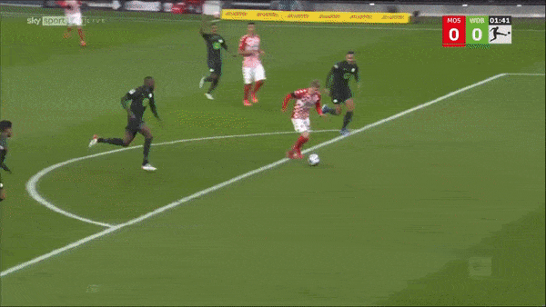 Mainz vs Wolfsburg 3-0: Jonathan Burkardt mở bàn sau 2 phút, Anton Stach nhân đôi tỷ số sau 4 phút thi đấu, Maxence Lacroix phản lưới nhà cuối trận