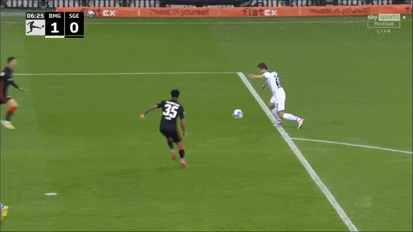 M'gladbach vs Eintracht Frankfurt 2-3: Florian Neuhaus, Ramy Bensebaini ghi bàn nhưng Borre Maury, Jesper Lindstrom, Kamada Daichi xuất sắc lập công giành gọn 3 điểm, Tuta nhận thẻ đỏ