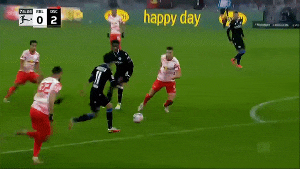 RB Leipzig vs Arminia Bielefeld 0-2: Luca Serra mở tỷ số, Okugawa Masaya chốt hạ chiến thắng nhưng Fabian Klos lại bị thẻ đỏ