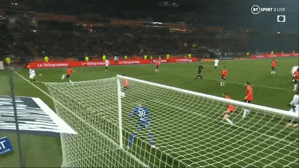 Lorient vs PSG 1-1: Enzo Le Fee kiến tạo, Monconduit xuất thần phá lưới Navas, Di Maria, Messi tịt ngòi, Icardi cứu thua, Ramos nhận thẻ đỏ 