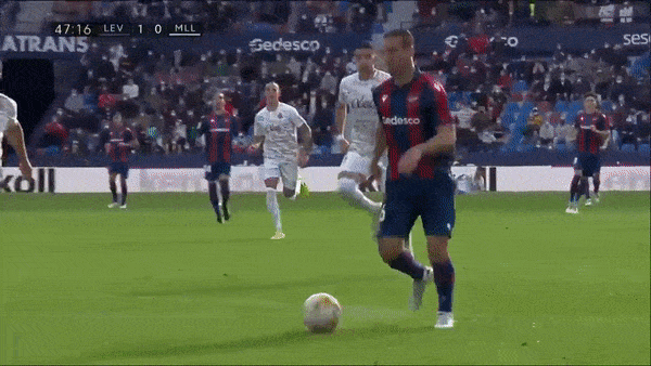 Levante vs Mallorca 2-0: Roberto Soldado mở tỷ số, Jose Luis Morales kịp ghi bàn phút bù giờ cuối cùng, Jose Campana phải nhận thẻ đỏ