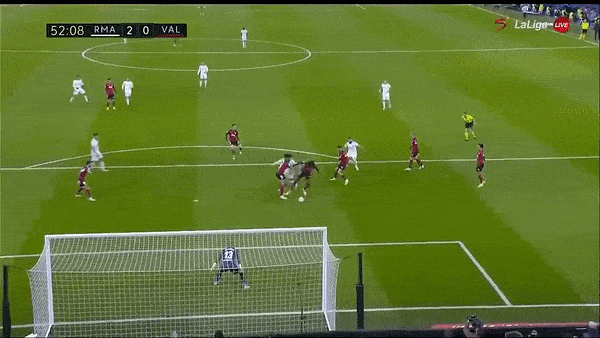 Real Madrid vs Valencia 4-1: Dàn sao Real tỏa sáng, Benzema lập cú đúp, Vinicius cũng chẳng thua kém, Guedes nỗ lực có bàn danh dự