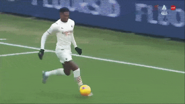 Venezia vs AC Milan 0-3: Sao sáng Ibrahimovic khai bàn phút thứ 2, Theo Hernandez lập cú đúp, Svoboda thẻ đỏ