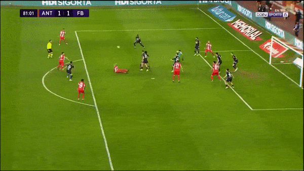 Saint-Etienne vs Lens 1-2: Ryad Boudebouz mở tỷ số nhưng Florian Sotoca, Seko Fofana ngược dòng phút bù giờ cuối cùng