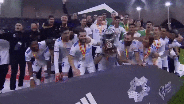 Real Madrid vs Athletic Bilbao 2-0: Luka Modric, Karim Benzema tỏa sáng, Eder Militao nhận thẻ đỏ, HLV Ancelotti giúp Real đăng quang Super Cup lần thứ 12