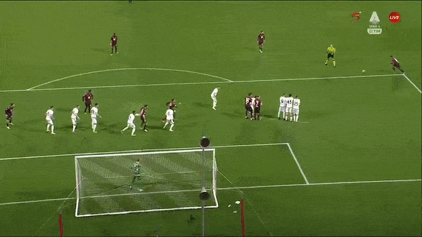 Salernitana vs Spezia 2-2: Simone Verdi lập siêu phẩm đá phạt, Rey Manaj, Daniele Verde gỡ hòa trên chấm penalty, Salernitana xếp cuối BXH Serie A