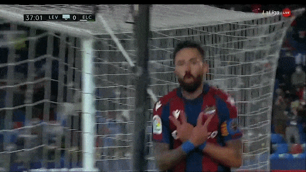 Levante vs Elche 3-0: Morales Nogales đệm bóng cận thành, Jorge Frutos nhân đôi tỷ số, Gonzalo Melero chốt hạ chiến thắng, Gerard Gumbau nhận thẻ đỏ