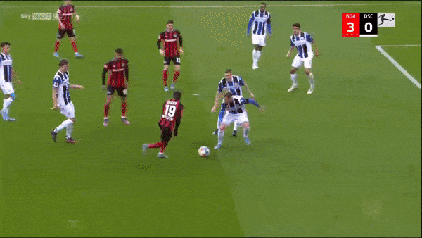 Leverkusen vs Arminia Bielefeld 3-0: Lucas Alario mở bàn gây tranh cãi, Moussa Diaby tỏa sáng cú đúp bàn thắng, giành gọn 3 điểm