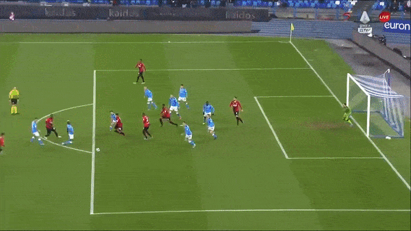 Napoli vs AC Milan 0-1: Manuel Locatelli sút xa, Olivier Giroud nhanh chân đệm bóng ghi bàn chớp nhoáng, Milan củng cố ngôi đầu Serie A