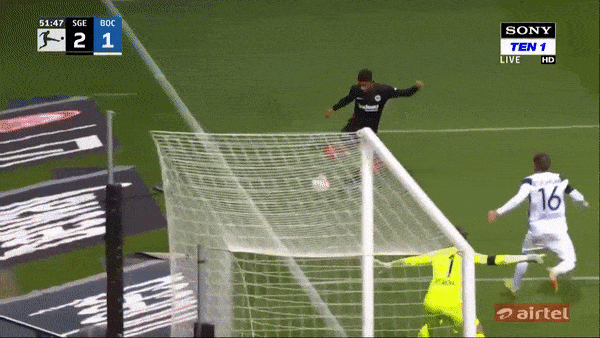 Eintracht Frankfurt vs Bochum 2-1: Sebastian Polter mở tỷ số nhưng Erhan Masovic phản lưới nhà, Kamada Daichi chốt hạ chiến thắng