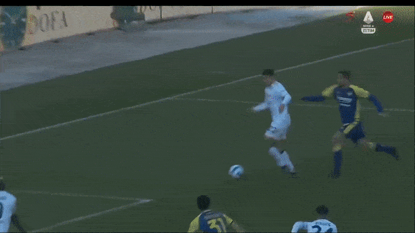 Hellas Verona vs Napoli 1-2: Osimhen tỏa sáng cú đúp, Faraoni lập công, Ceccherini, Faraoni nhận thẻ đỏ, Napoli soán ngôi nhì Serie A của Inter