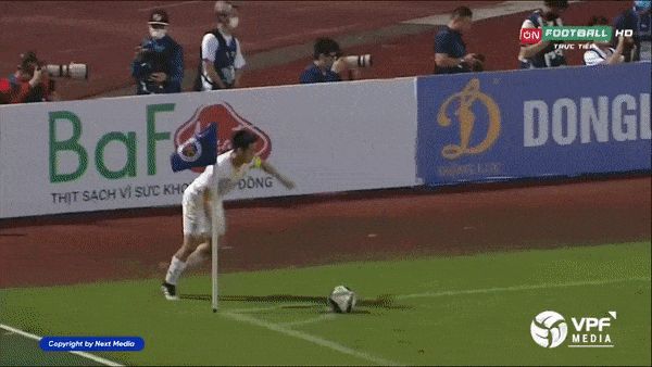 Hà Nội vs Thanh Hóa 1-0: Văn Quyết phạt góc cánh trái, Quang Hải dứt điểm một chạm hạ gục thủ thành Bửu Ngọc giúp Hà Nội giành 3 điểm