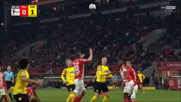 Mainz 05 vs Borussia Dortmund 0-1: Giovanni Reyna treo bóng, Axel Witsel đệm bóng cận thành, Dortmund còn kém Bayern 4 điểm trên BXH Bundesliga