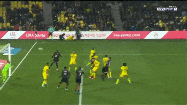 Nantes vs Lille 0-1: Amadou Onana đá bồi cận thành ghi bàn duy nhất giành 3 điểm, Timothy Weah phải nhận thẻ đỏ rời sân