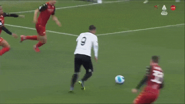 Spezia vs Venezia 1-0: Emmanuel Gyasi kịp ghi bàn duy nhất ở phút bù giờ, giành gọn 3 điểm quý giá 