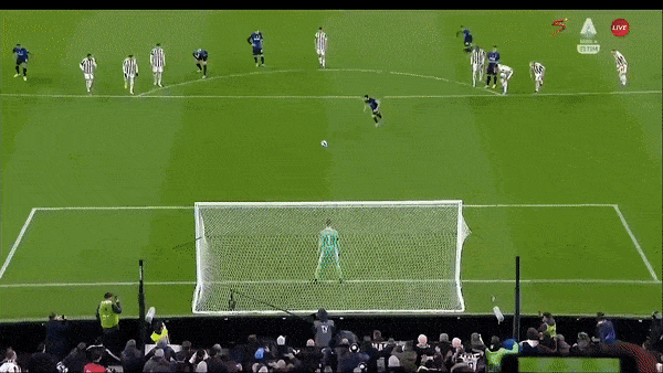 Juventus vs Inter Milan 0-1: Denzel Dumfries bị phạm lỗi, Calhanoglu ghi bàn duy nhất trên chấm penalty, Inter bám đuổi ngôi nhì Serie A