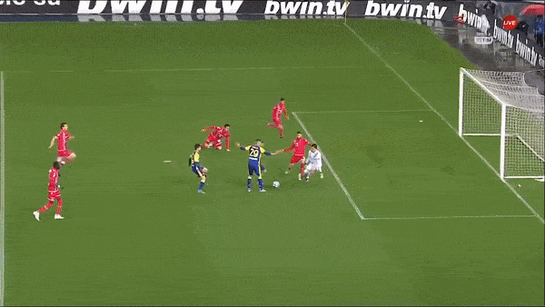 Hellas Verona vs Sampdoria 1-1: Francesco Caputo kịp sửa lỗi lầm trên chấm penalty, Gianluca Caprari chớp thời cơ gỡ hòa