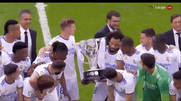 Real Madrid vs Espanyol 4-0: Lần lượt Rodrygo, Asensio, Benzema tỏa sáng, thầy trò HLV Ancelotti ăn mừng lần thứ 35 Real đăng quang La Liga 