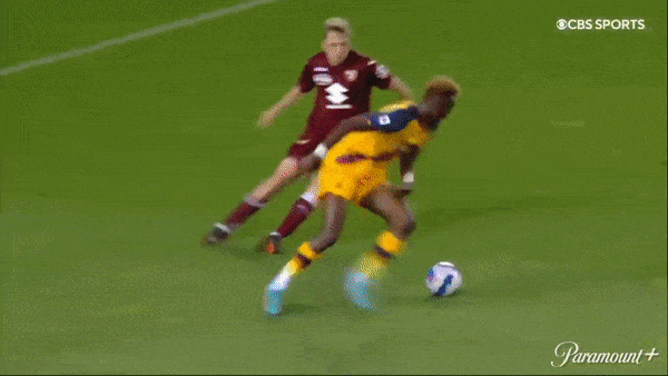 Torino vs AS Roma 0-3: Tammy Abraham xuất sắc cú đúp, Lorenzo Pellegrini chốt hạ chiến thắng trên chấm penalty cho HLV Mourinho