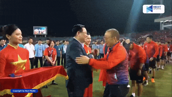 U23 Việt Nam vs U23 Thái Lan 1-0: Tuấn Tài bấm bóng, Nhâm Mạnh Dũng đánh đầu siêu phẩm hạ Kawin, HLV Park Hang Seo giành HCV SEA Games 31