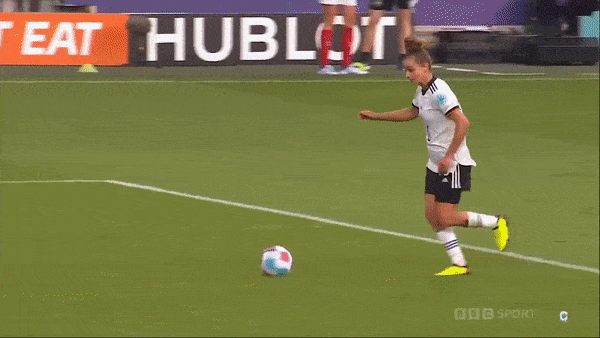 Nữ Đức vs Nữ Đan Mạch 4-0: Lần lượt Lina Magull, Lea Schuller, Lena Lattwein, Alexandra Popp tỏa sáng trút mưa bàn thắng, Kathrine Moller Kuhl nhận thẻ đỏ phút cuối